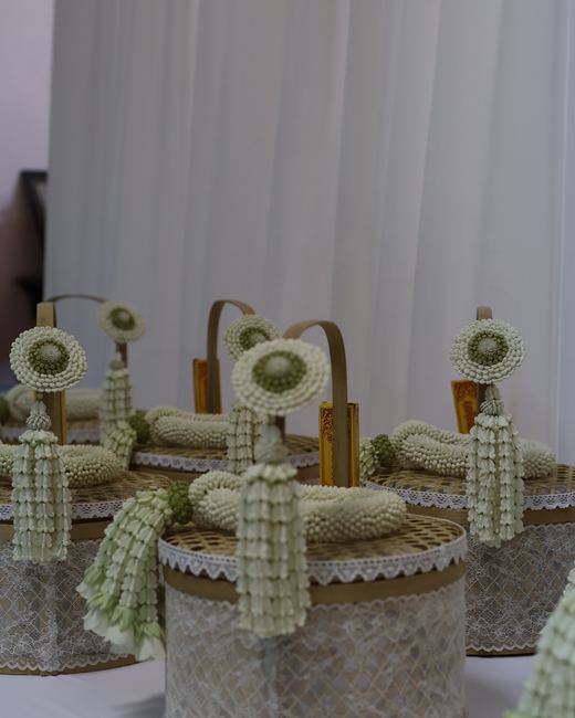 มาลัยดอกไม้สดงานมงคล — ผลงานของ Club Love Wedding