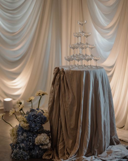 โต๊ะเค้กและผ้าตกแต่ง — ผลงานของ Club Love Wedding