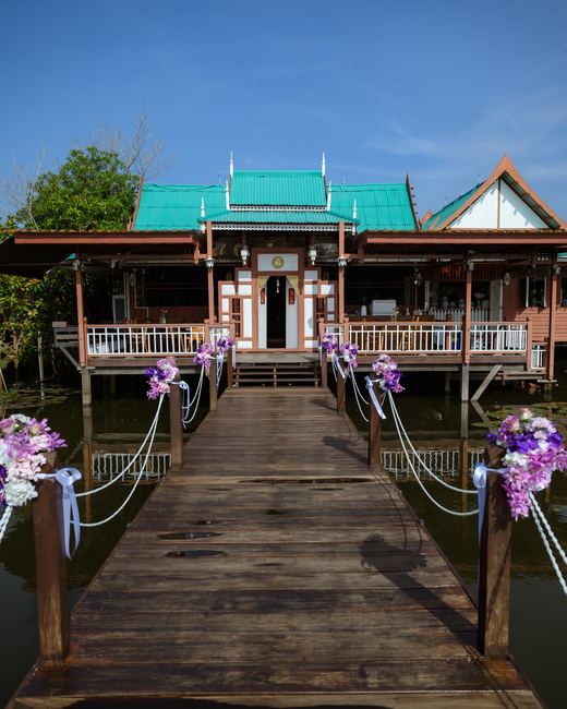 ซุ้มทางเข้าประดับดอกไม้ — ผลงานของ Club Love Wedding