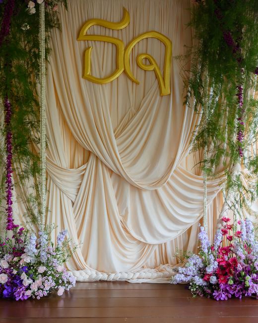 ฉากดอกไม้พิธีมงคลสมรส — ผลงานของ Club Love Wedding