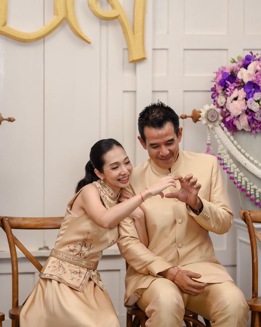 ฉากดอกไม้พิธีหมั้น — ผลงานของ Club Love Wedding