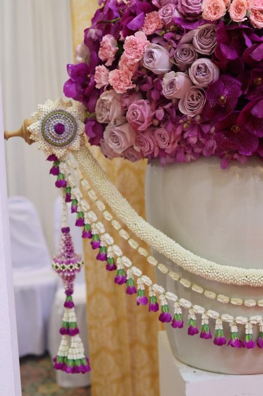ซุ้มดอกไม้สด — ผลงานของ Club Love Wedding