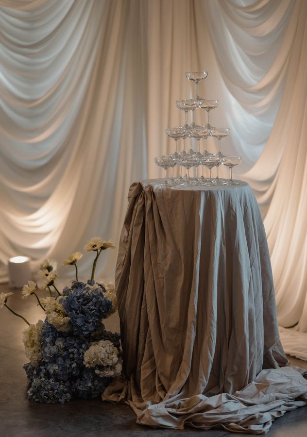 โต๊ะเค้กและผ้าตกแต่ง — ผลงานของ Club Love Wedding