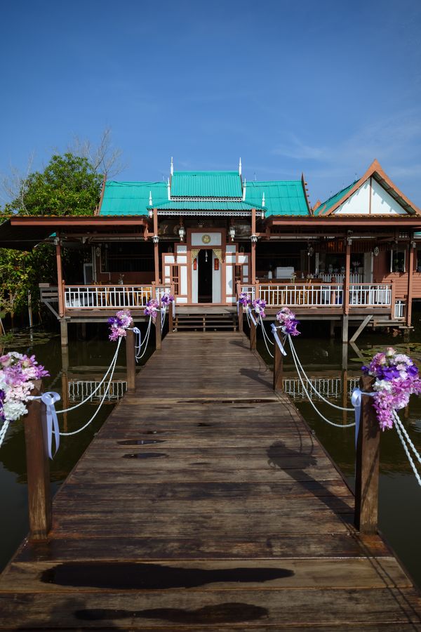 ซุ้มทางเข้าประดับดอกไม้ — ผลงานของ Club Love Wedding
