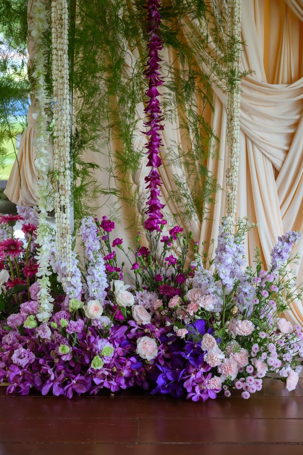 ซุ้มดอกไม้ & ใบไม้เขียว — ผลงานของ Club Love Wedding