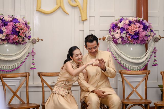 ฉากดอกไม้พิธีหมั้น — ผลงานของ Club Love Wedding