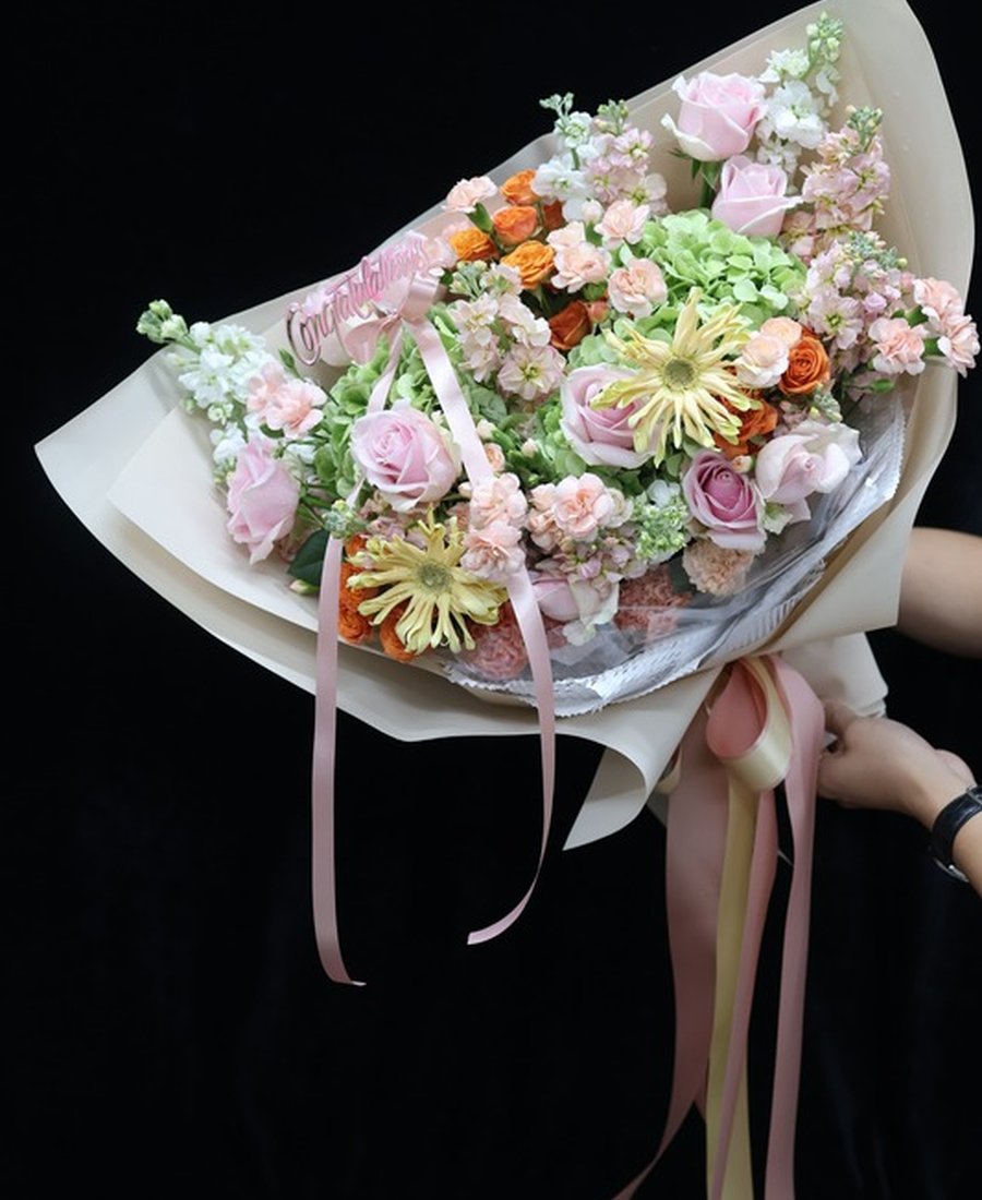 ช่อดอกไม้สดจัดโดย Club Love Wedding